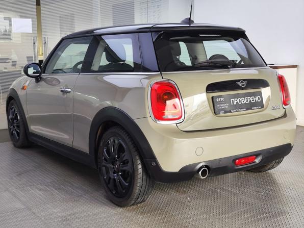 Mini Hatch III (F55/F56) Рестайлинг с пробегом 2018 года, цена 1 520 000 рублей, 111458 км, хэтчбек, Автокод Объявления
