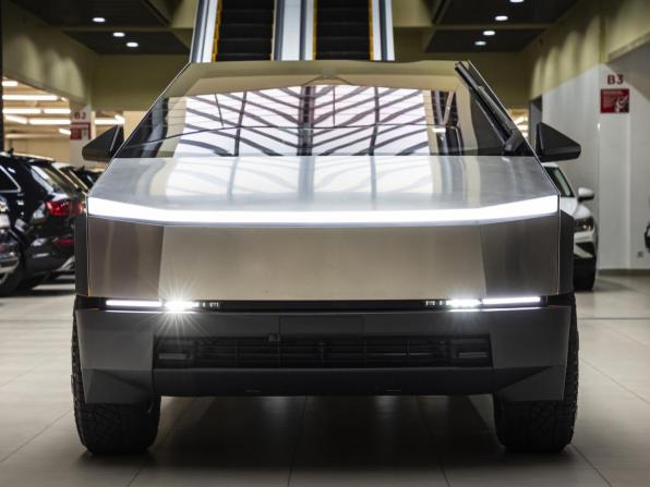 Tesla Cybertruck с пробегом 2024 года, цена 18 400 000 рублей, 455 км, offers.body_type.unknown, Автокод Объявления
