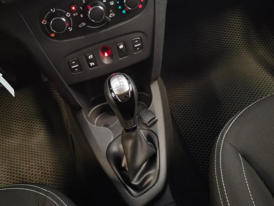 Renault Logan II Санкт-Петербург  - изображение 13