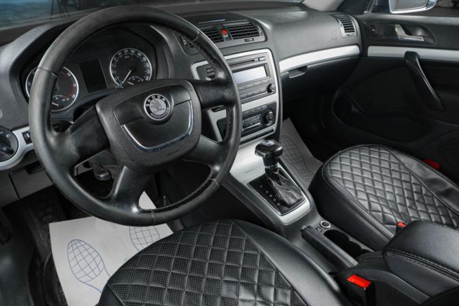 Skoda Octavia II (A5) Рестайлинг с пробегом 2011 года, цена 699 000 рублей, 286000 км, лифтбек, Автокод Объявления