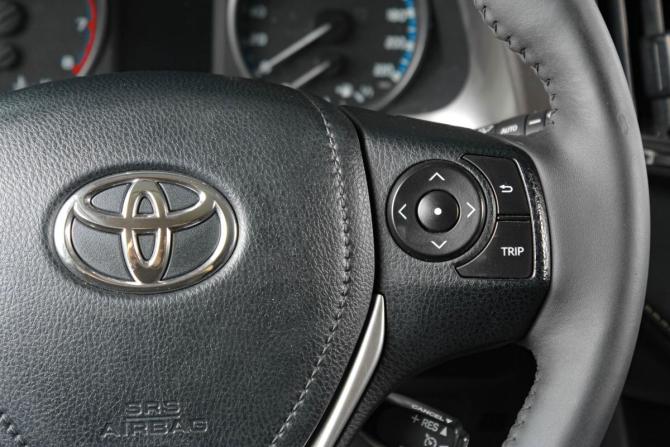 Toyota RAV4 IV (XA40) Рестайлинг с пробегом 2016 года, цена 2 299 000 рублей, 150000 км, внедорожник, Автокод Объявления