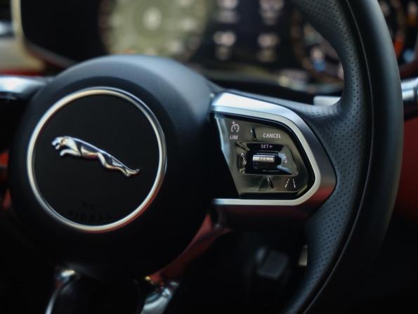 Jaguar F-Pace I Рестайлинг с пробегом 2021 года, цена 5 530 000 рублей, 25911 км, внедорожник, Автокод Объявления