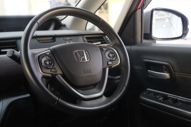 Honda Freed II Рестайлинг с пробегом 2020 года, цена 1 889 000 рублей, 75300 км, компактвэн, Автокод Объявления