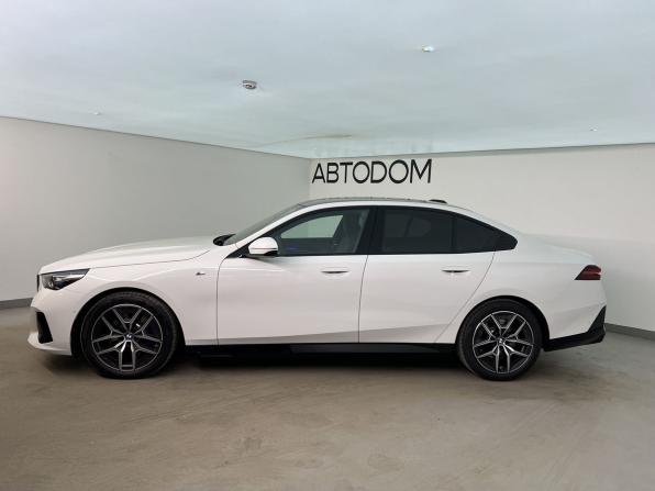 BMW 5 серии VIII (G60/G61/G68) с пробегом 2025 года, цена 9 250 000 рублей, 4526 км, седан, Автокод Объявления