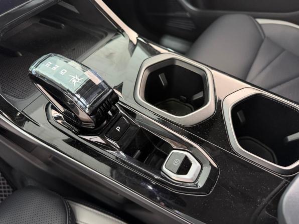 Geely Atlas II с пробегом 2024 года, цена 2 800 000 рублей, 53782 км, внедорожник, Автокод Объявления