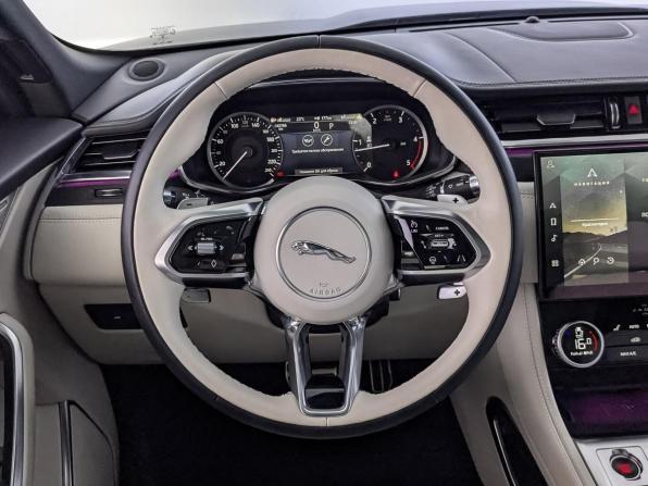 Jaguar F-Pace I Рестайлинг с пробегом 2022 года, цена 5 500 000 рублей, 43762 км, внедорожник, Автокод Объявления