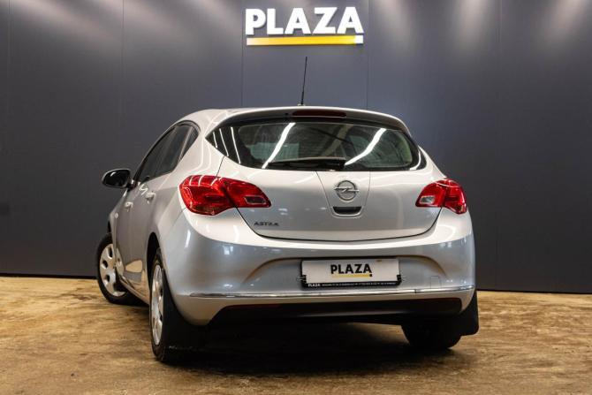 Opel Astra J Рестайлинг с пробегом 2013 года, цена 769 000 рублей, 135441 км, хэтчбек, Автокод Объявления