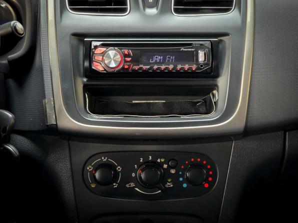 Renault Logan II с пробегом 2016 года, цена 549 900 рублей, 215000 км, седан, Автокод Объявления