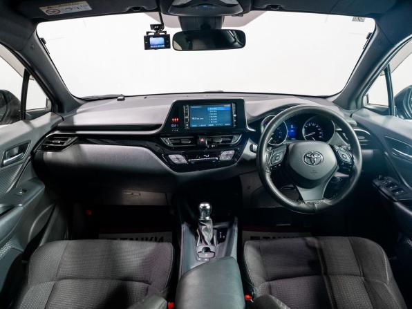 Toyota C-HR I Рестайлинг с пробегом 2019 года, цена 1 900 000 рублей, 49552 км, внедорожник, Автокод Объявления