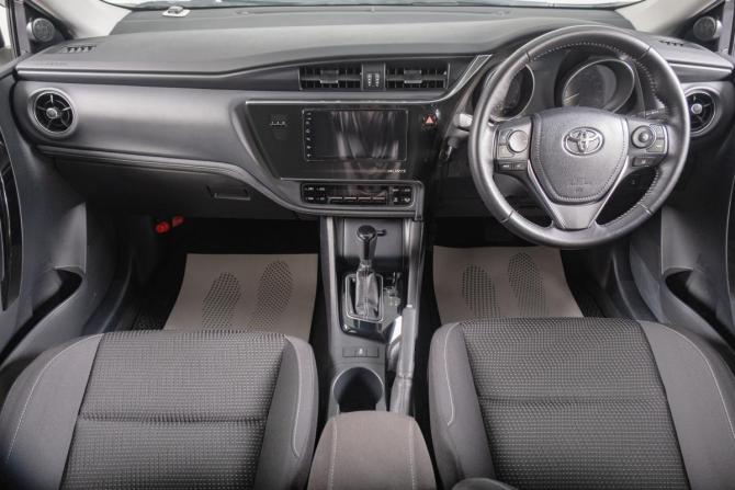 Toyota Auris II Рестайлинг с пробегом 2016 года, цена 1 649 000 рублей, 20000 км, хэтчбек, Автокод Объявления