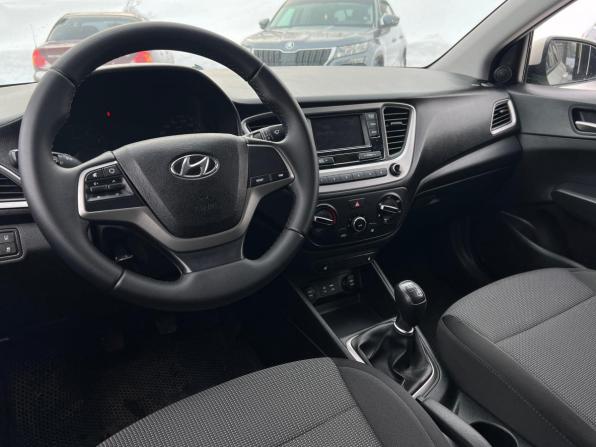 Hyundai Solaris II с пробегом 2018 года, цена 1 230 000 рублей, 71000 км, седан, Автокод Объявления