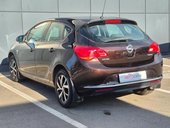 Opel Astra J Рестайлинг с пробегом 2013 года, цена 997 000 рублей, 110426 км, хэтчбек, Автокод Объявления