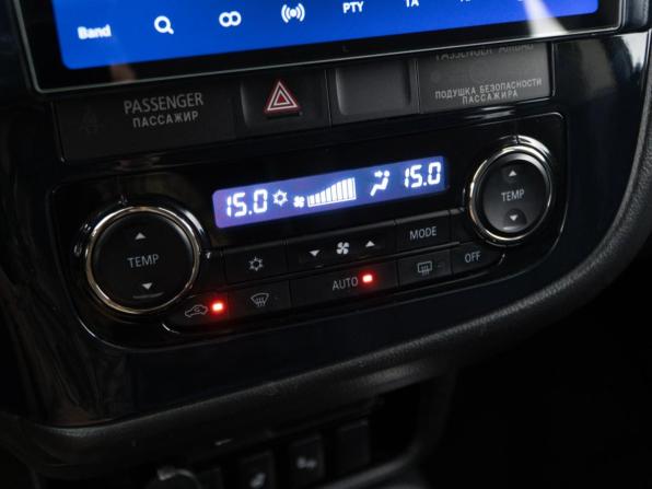 Mitsubishi Outlander III Рестайлинг 2 с пробегом 2017 года, цена 1 999 077 рублей, 243640 км, внедорожник, Автокод Объявления