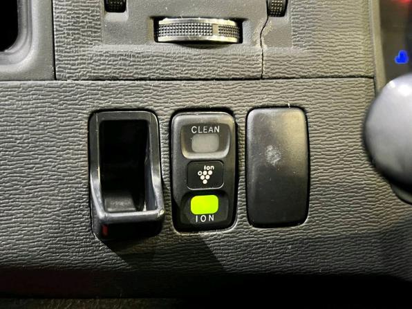 Toyota ISis I Рестайлинг с пробегом 2011 года, цена 879 000 рублей, 317914 км, компактвэн, Автокод Объявления