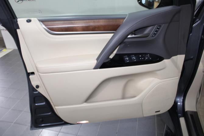 Lexus LX III Рестайлинг 2 с пробегом 2020 года, цена 12 300 000 рублей, 97000 км, внедорожник, Автокод Объявления