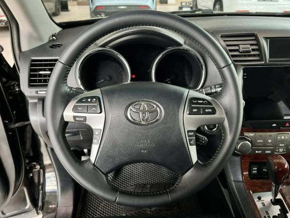Toyota Highlander II (XU40) Рестайлинг с пробегом 2013 года, цена 2 595 000 рублей, 107022 км, внедорожник, Автокод Объявления
