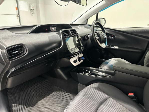 Toyota Prius IV (XW50) с пробегом 2016 года, цена 1 396 636 рублей, 101000 км, лифтбек, Автокод Объявления