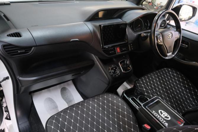Toyota Voxy III (R80) с пробегом 2014 года, цена 2 129 000 рублей, 150000 км, минивэн, Автокод Объявления