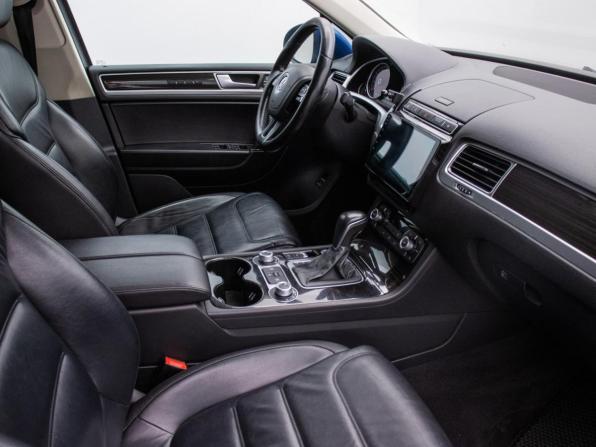 Volkswagen Touareg II Рестайлинг с пробегом 2015 года, цена 2 370 000 рублей, 239349 км, внедорожник, Автокод Объявления