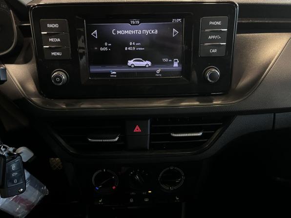 Skoda Rapid II с пробегом 2021 года, цена 1 315 000 рублей, 81135 км, лифтбек, Автокод Объявления