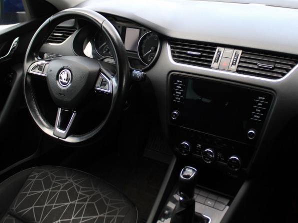 Skoda Octavia III (A7) Рестайлинг с пробегом 2019 года, цена 1 999 000 рублей, 111690 км, лифтбек, Автокод Объявления