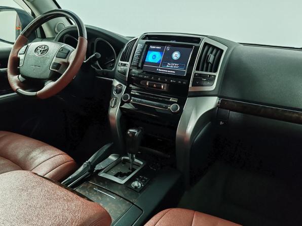 Toyota Land Cruiser 200 Series Рестайлинг 1 с пробегом 2014 года, цена 3 120 000 рублей, 300700 км, внедорожник, Автокод Объявления