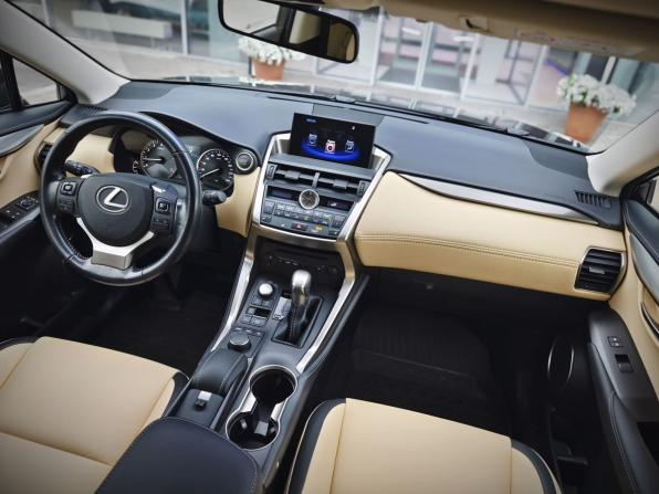 Lexus NX I с пробегом 2017 года, цена 3 150 000 рублей, 19647 км, внедорожник, Автокод Объявления
