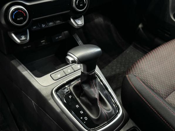 Kia Rio IV Рестайлинг с пробегом 2021 года, цена 1 750 000 рублей, 83306 км, хэтчбек, Автокод Объявления