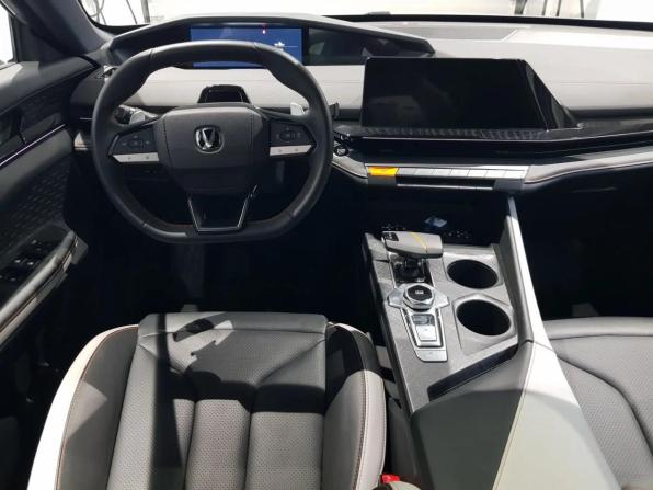 Changan UNI-V I с пробегом 2024 года, цена 2 400 000 рублей, 1791 км, лифтбек, Автокод Объявления