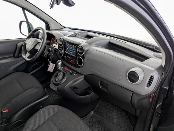 Peugeot Partner II Рестайлинг 2 с пробегом 2021 года, цена 2 110 000 рублей, 62307 км, компактвэн, Автокод Объявления