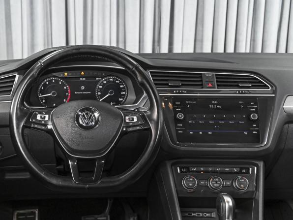 Volkswagen Tiguan II с пробегом 2018 года, цена 2 199 849 рублей, 230920 км, внедорожник, Автокод Объявления