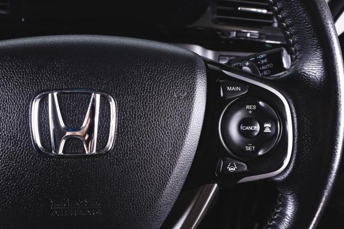 Honda Stepwgn V с пробегом 2017 года, цена 2 119 000 рублей, 106000 км, минивэн, Автокод Объявления