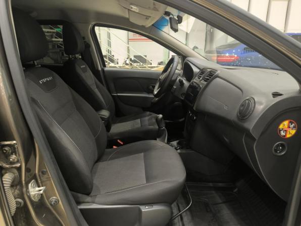 Renault Logan II Рестайлинг с пробегом 2019 года, цена 1 099 000 рублей, 73040 км, седан, Автокод Объявления