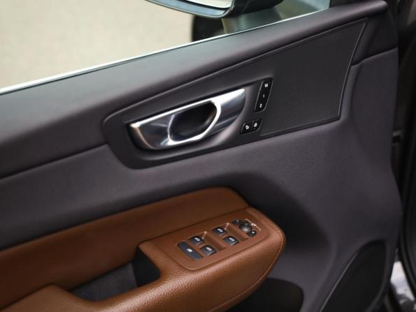 Volvo XC60 II Рестайлинг с пробегом 2021 года, цена 4 599 000 рублей, 55114 км, внедорожник, Автокод Объявления