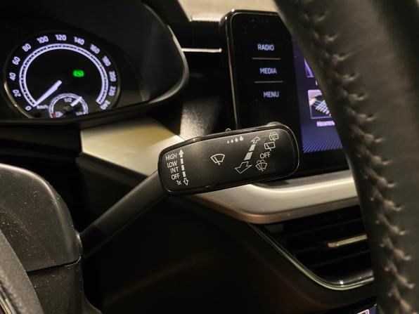 Skoda Rapid II с пробегом 2021 года, цена 1 730 000 рублей, 61601 км, лифтбек, Автокод Объявления