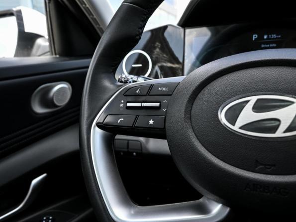 Hyundai Elantra VII (CN7) Рестайлинг с пробегом 2024 года, цена 2 619 999 рублей, 847 км, седан, Автокод Объявления