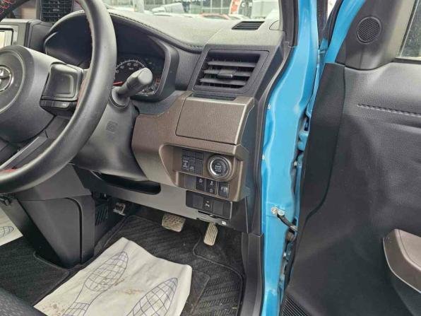 Toyota Roomy I Рестайлинг с пробегом 2020 года, цена 1 260 000 рублей, 22881 км, минивэн, Автокод Объявления