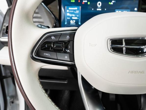 Geely Monjaro I с пробегом 2023 года, цена 3 392 000 рублей, 75132 км, внедорожник, Автокод Объявления