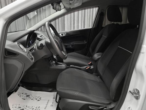 Ford Fiesta Mk6 Рестайлинг с пробегом 2018 года, цена 855 000 рублей, 73274 км, хэтчбек, Автокод Объявления