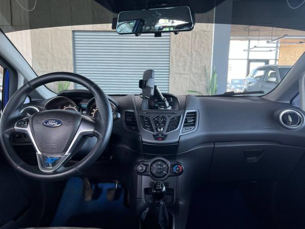 Ford Fiesta Mk6 Рестайлинг с пробегом 2015 года, цена 950 000 рублей, 72300 км, седан, Автокод Объявления