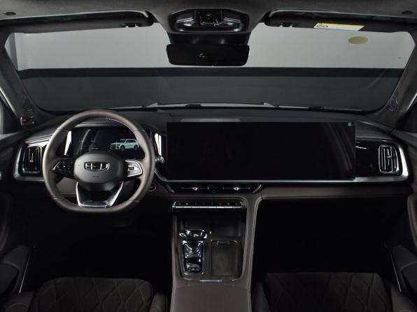 Geely Monjaro I Рестайлинг 2 с пробегом 2025 года, цена 3 949 995 рублей, 26 км, внедорожник, Автокод Объявления