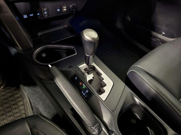 Toyota RAV4 IV (XA40) Рестайлинг с пробегом 2017 года, цена 2 299 000 рублей, 176591 км, внедорожник, Автокод Объявления
