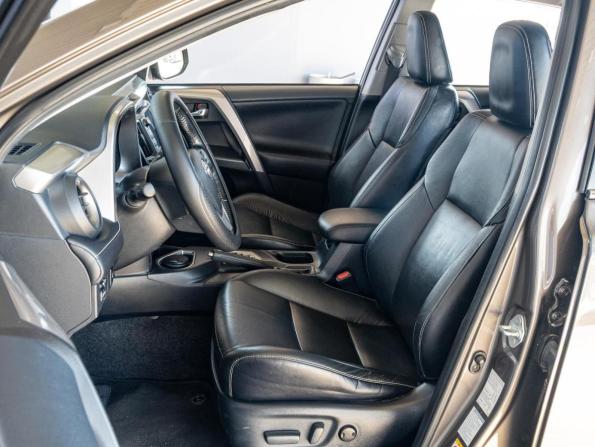 Toyota RAV4 IV (XA40) Рестайлинг с пробегом 2016 года, цена 2 230 000 рублей, 209762 км, внедорожник, Автокод Объявления