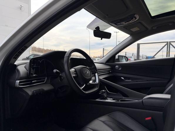 Hyundai Elantra VII (CN7) с пробегом 2022 года, цена 1 999 000 рублей, 90000 км, седан, Автокод Объявления