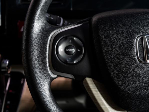 Honda Stepwgn V с пробегом 2015 года, цена 1 740 000 рублей, 137047 км, минивэн, Автокод Объявления