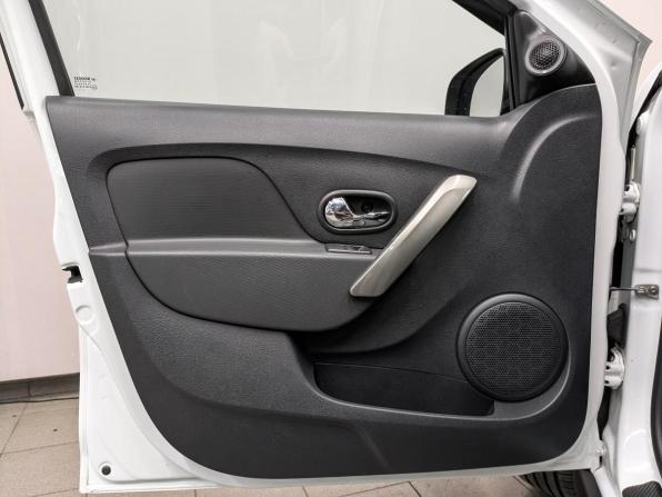 Renault Sandero II Рестайлинг с пробегом 2021 года, цена 1 250 000 рублей, 118222 км, хэтчбек, Автокод Объявления