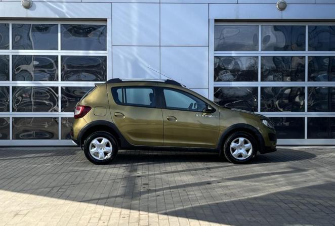 Renault Sandero II с пробегом 2015 года, цена 820 000 рублей, 177812 км, хэтчбек, Автокод Объявления