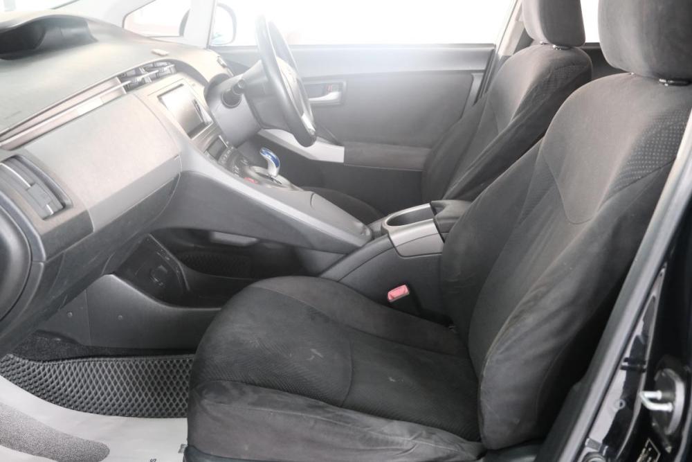 Toyota Prius III Рестайлинг (XW30) Омск  - изображение 24