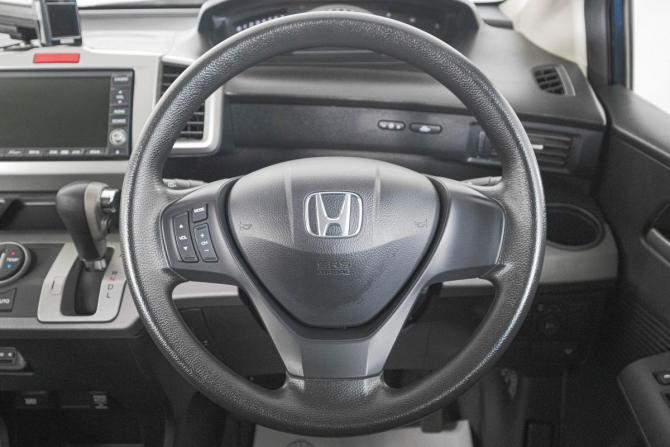 Honda Freed I с пробегом 2010 года, цена 1 049 000 рублей, 89000 км, компактвэн, Автокод Объявления