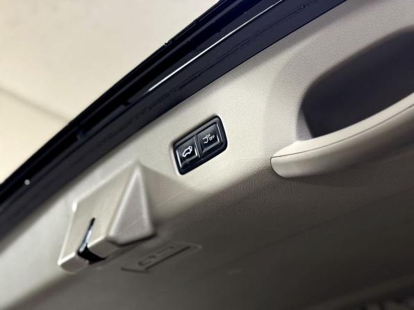 Kia Carnival IV Рестайлинг с пробегом 2024 года, цена 7 300 000 рублей, 31055 км, минивэн, Автокод Объявления